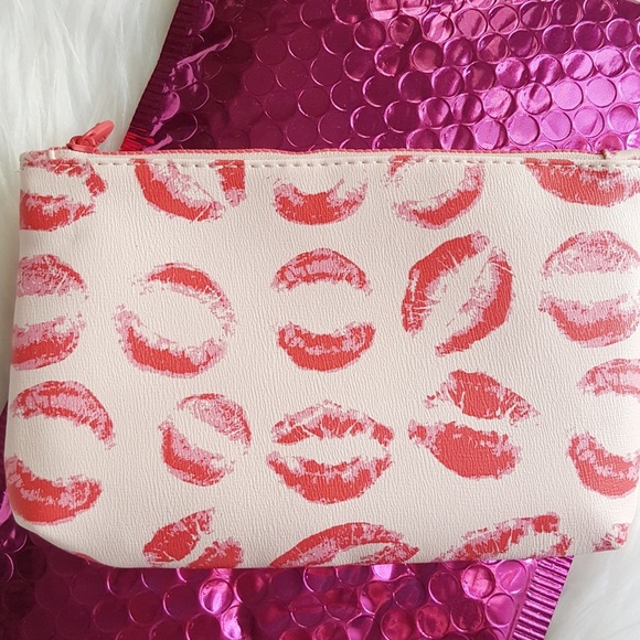 3/$10 Ipsy Glam Bag New February 2019 Light Pink & Hot Pink Kisses Cosmetic Bag - Picture 8 of 9